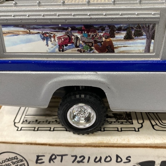 1960 4x4 Pick Up Bank 1/25 ScaleNew Holland (AW) - Picture 2 of 7